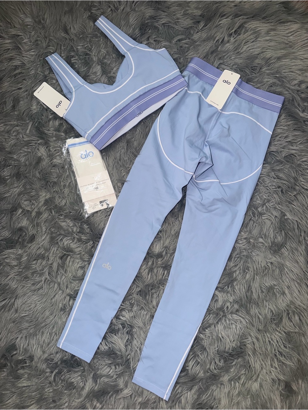 ALO Yoga Light Blue Seamless Sports Bra & Leggings Set - Picture 2 of 4
